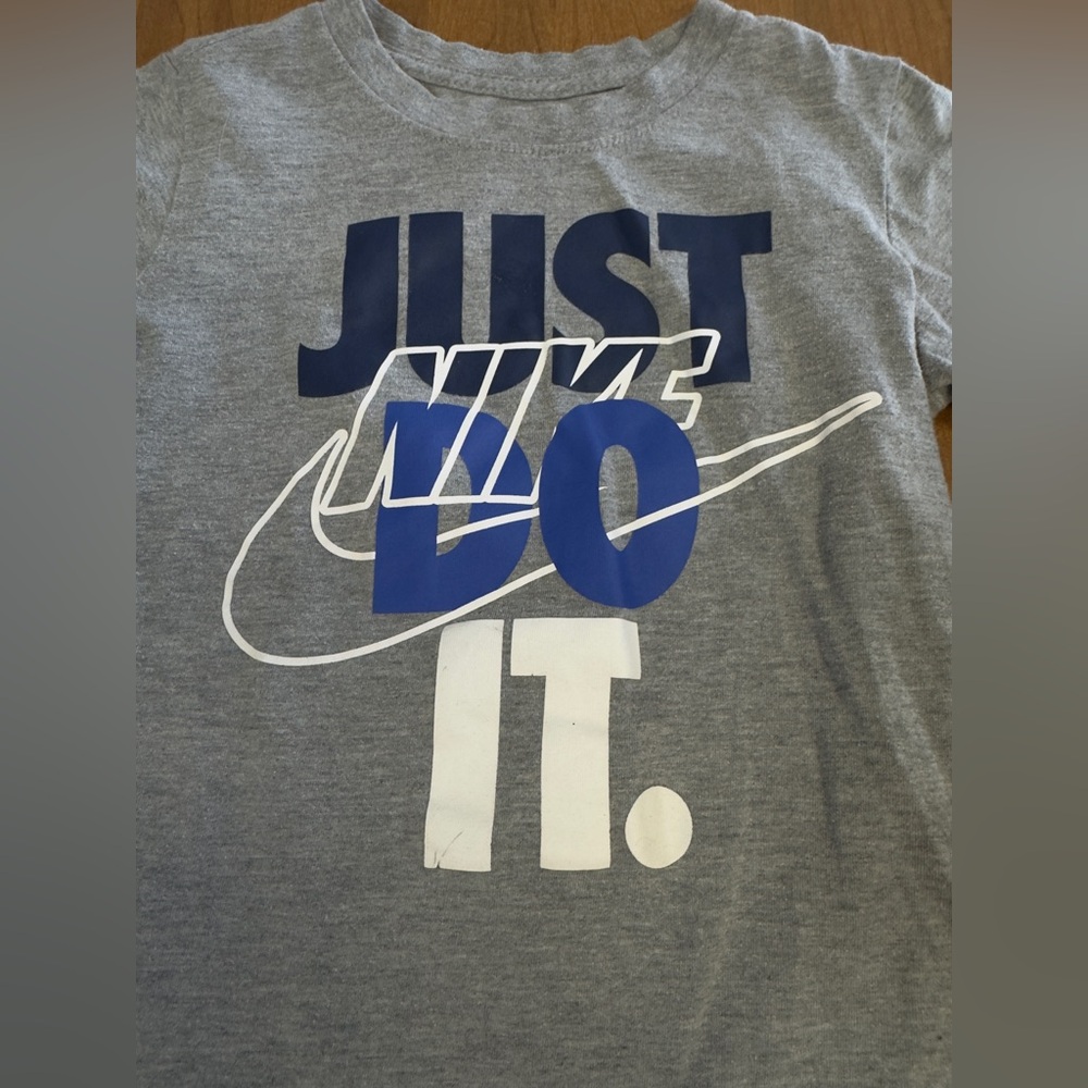 Nike Just Do It T-Shirt Youth 5–6 Years Gray Graphic Logo Short Sleeve Tee - Picture 2 of 6